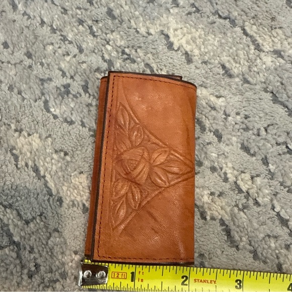 Rolfs Cowhide Leather Key Holder Caddy Hand Tooled Floral Snap Lock NOS - Picture 6 of 7